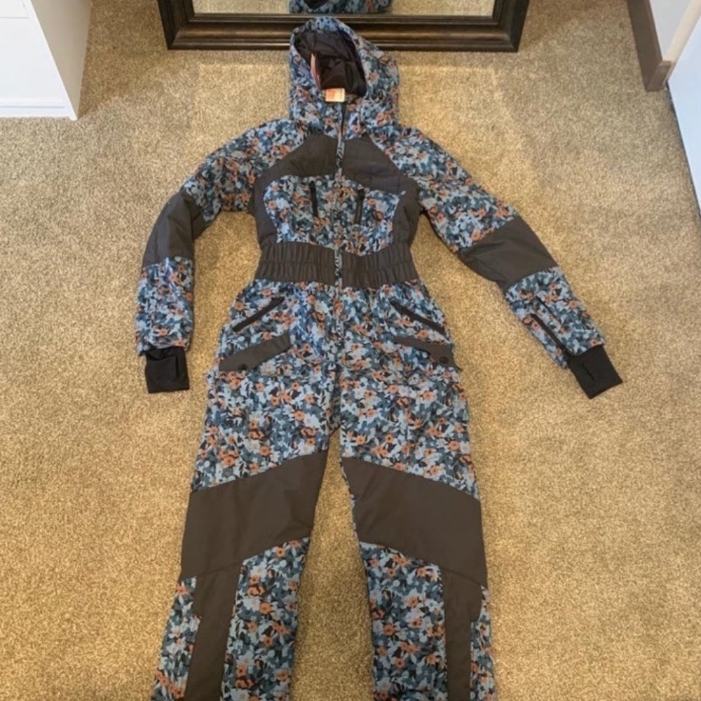 FREE PEOPLE ALL PREPPED SKI SUIT **SIZE SMALL**